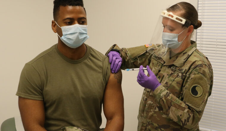 Niet-gevaccineerde Amerikaanse soldaten langzaam het leger uitgewerkt