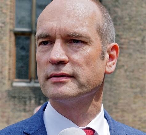 Gert-Jan Segers vergeet politieke documenten in trein