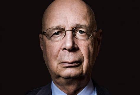 Klaus Schwab: lieve weldoener met grappig accent of gevaarlijke man met grootheidswaan?