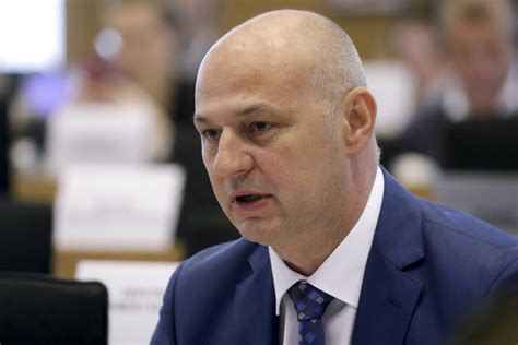 Europees parlementslid Mislav Kolakušić waarschuwt voor investeringsfondsen BlackRock en Vanguard: “Zij beheersen wereldeconomie”