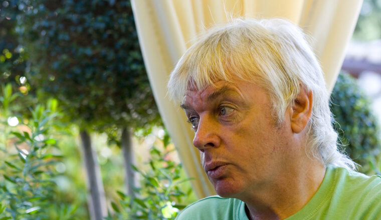 ‘Geachte heer Icke..’ – Dit is de brief waarmee het Ministerie van Justitie en Veiligheid David Icke weert